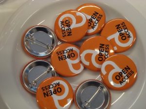 "Open Access promomateriaal" promotional button pins by biblioteekje